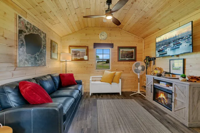 $579,000 | 196633 County Road 9 Northeast, New London, MN 56273