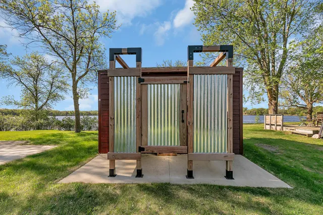 $579,000 | 196633 County Road 9 Northeast, New London, MN 56273