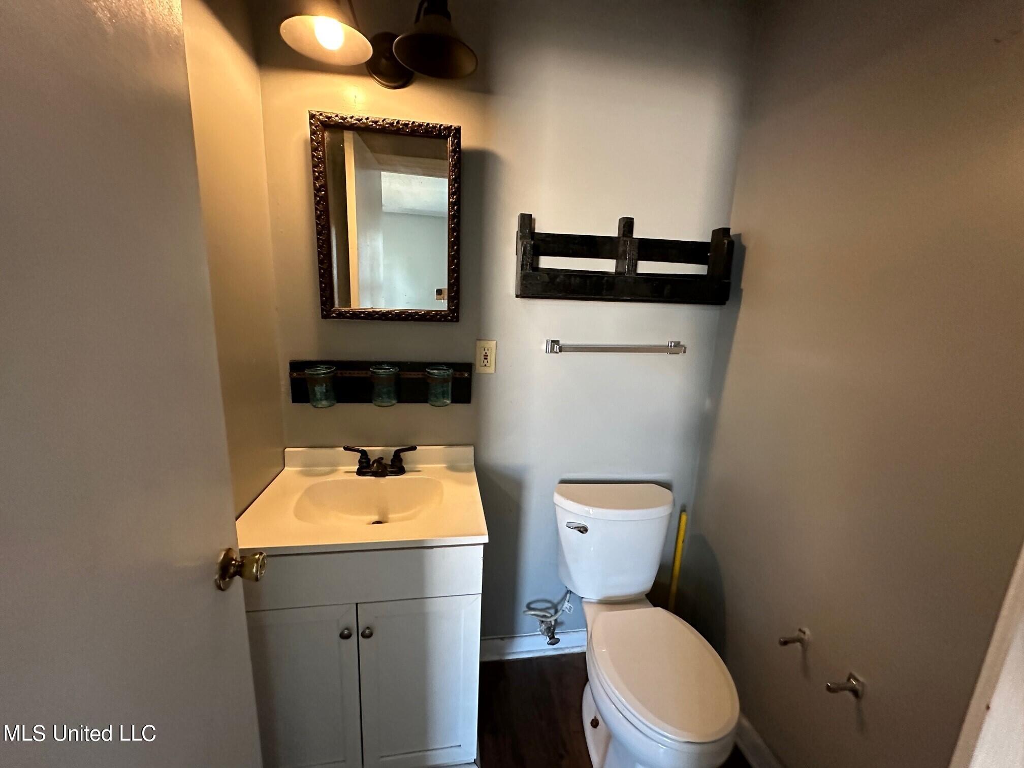 411 Smith Road Cleveland, MS 38732 - Photo 6 of 10 Bathroom