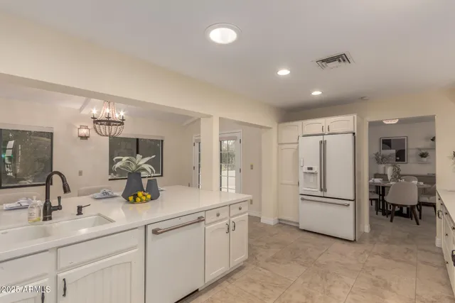 $1,800,000 | 5822 North 44th Place, Phoenix, AZ 85018