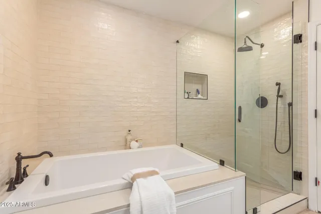 $1,800,000 | 5822 North 44th Place, Phoenix, AZ 85018