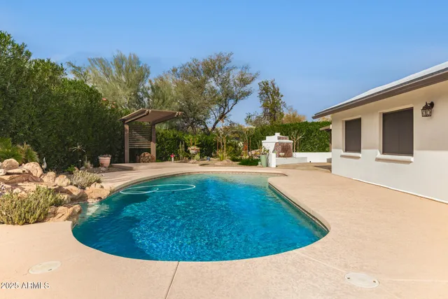 $1,800,000 | 5822 North 44th Place, Phoenix, AZ 85018
