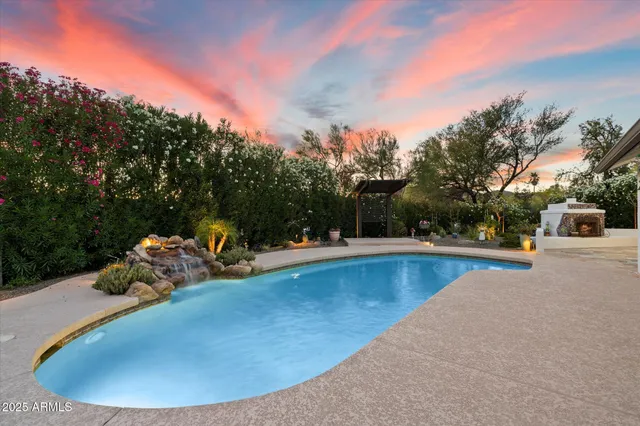 $1,800,000 | 5822 North 44th Place, Phoenix, AZ 85018