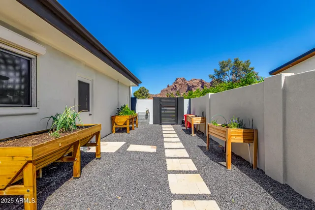 $1,800,000 | 5822 North 44th Place, Phoenix, AZ 85018