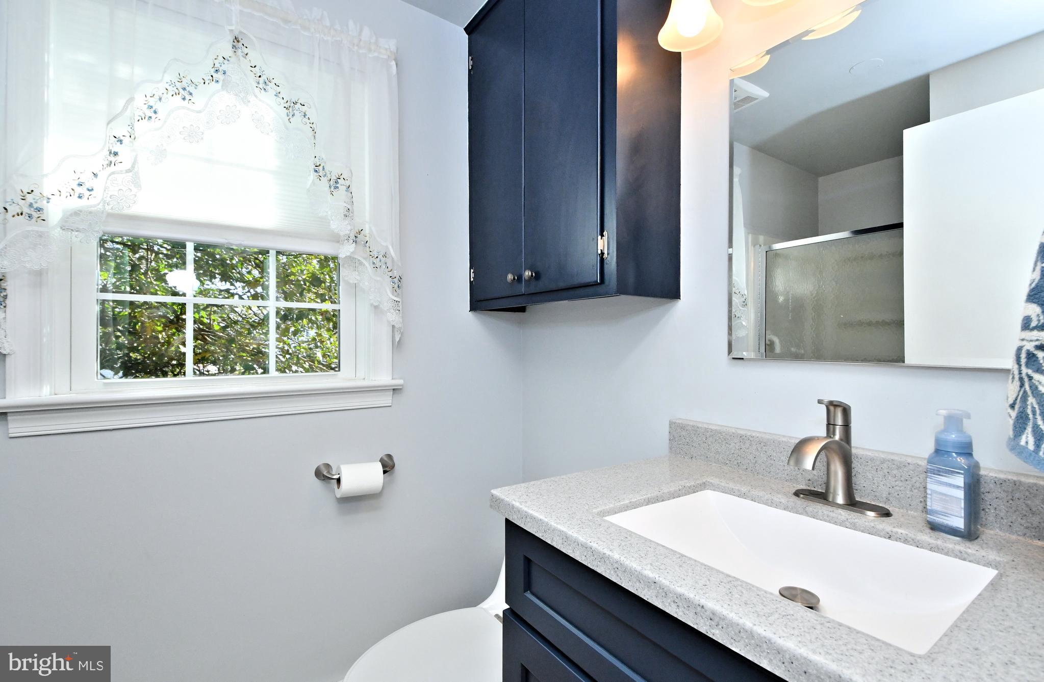 2711 Kutztown Road Pennsburg, PA 18073 - Photo 32 of 72 Full Bathroom