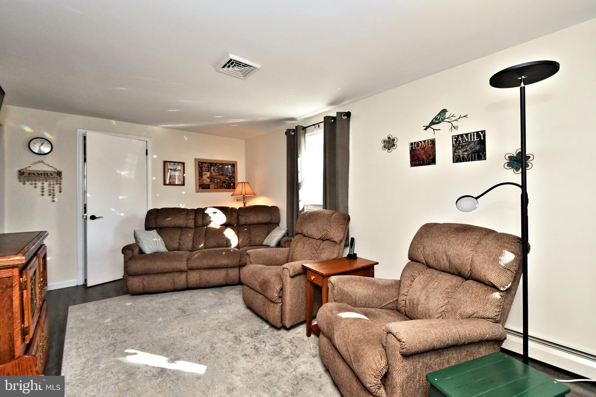 2711 Kutztown Road Pennsburg, PA 18073 - Photo 46 of 72 Family Room