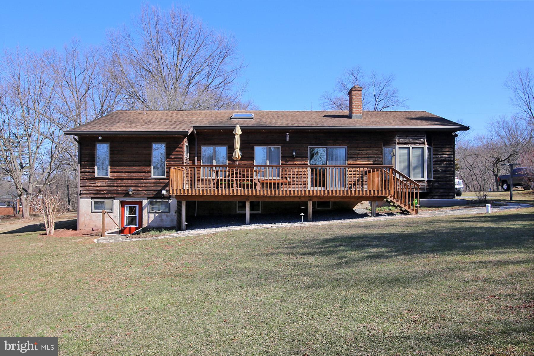 575 Bachmanville Road Hershey, PA 17033 - Photo 5 of 57 a view of a cafe with sitting area