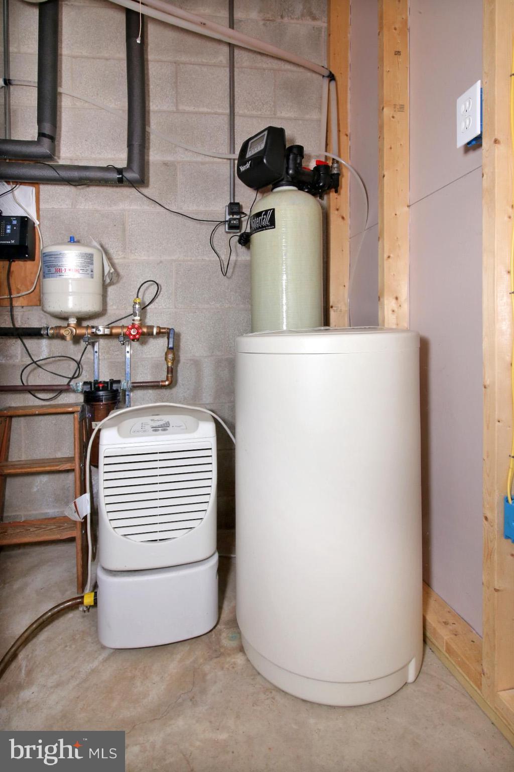 575 Bachmanville Road Hershey, PA 17033 - Photo 54 of 57 a bathroom with a sink and a mirror