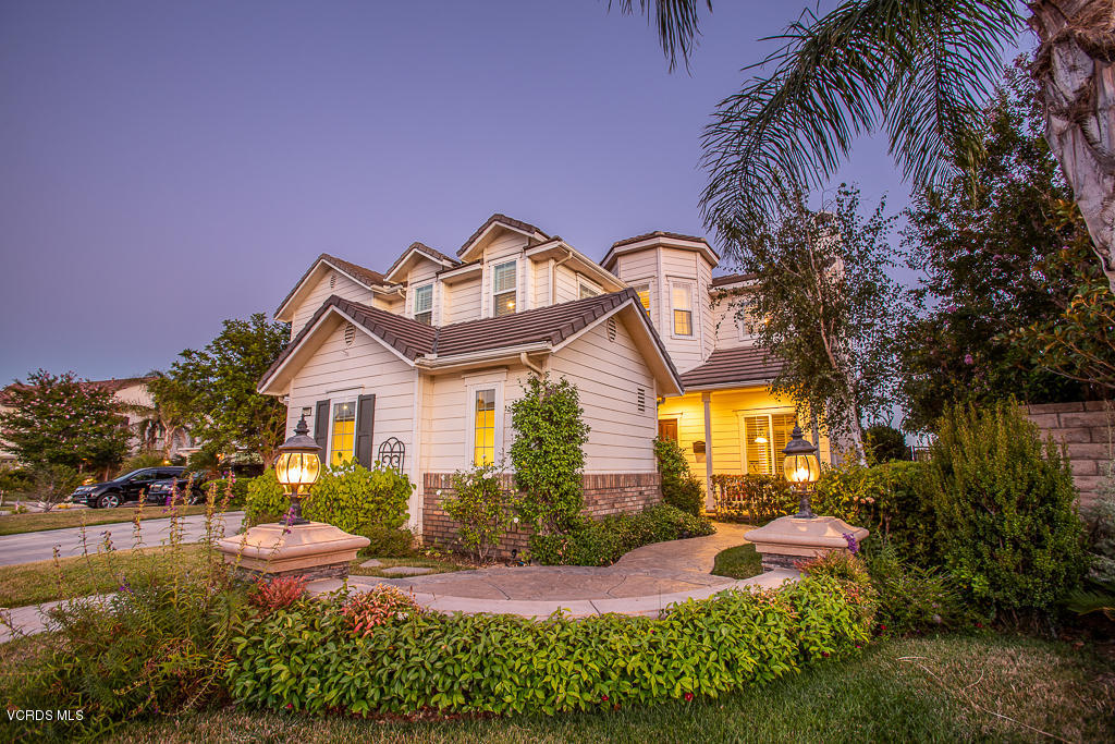 3729 Horizon Ridge Court Simi Valley, CA 93063 - Photo 2 of 70 3729 Horizon Ridge Court - HsH Prod.-12
