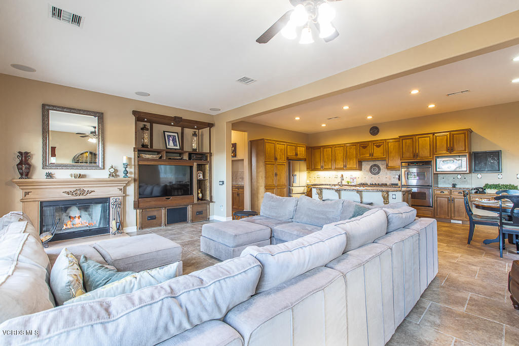 3729 Horizon Ridge Court Simi Valley, CA 93063 - Photo 3 of 70 3729 Horizon Ridge Court - HsH Prod.-66