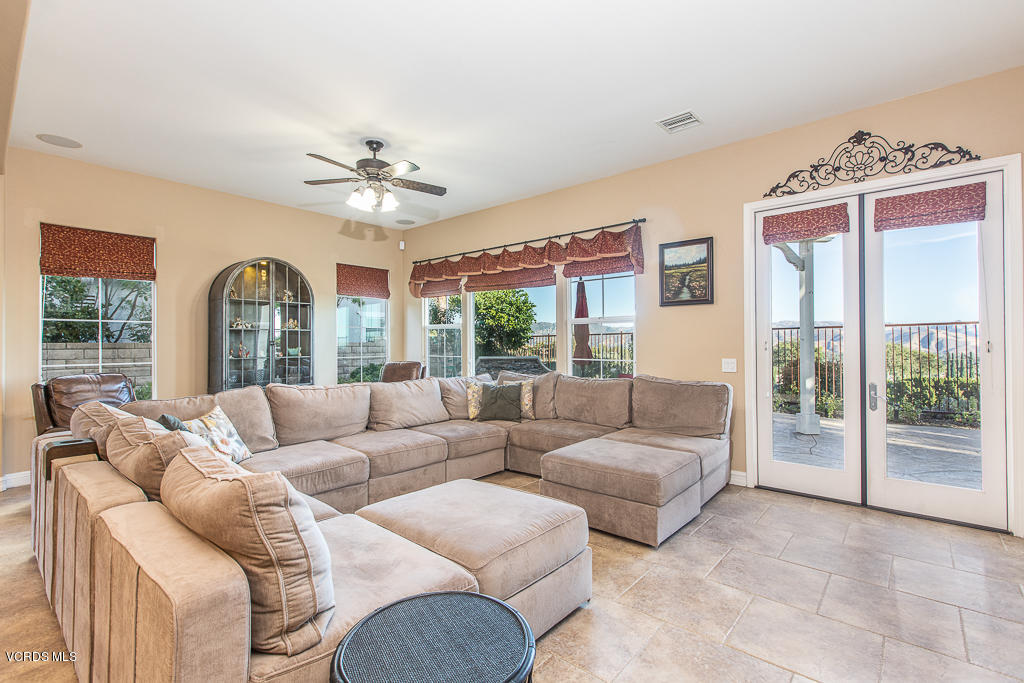 3729 Horizon Ridge Court Simi Valley, CA 93063 - Photo 6 of 70 3729 Horizon Ridge Court - HsH Prod.-37