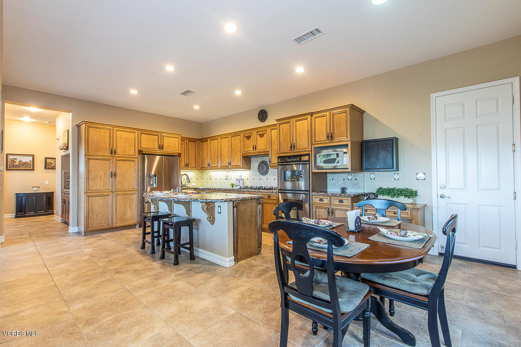 3729 Horizon Ridge Court Simi Valley, CA 93063 - Photo 7 of 70 3729 Horizon Ridge Court - HsH Prod.-39