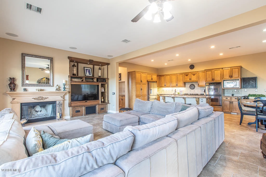 3729 Horizon Ridge Court Simi Valley, CA 93063 - Photo 64 of 70 3729 Horizon Ridge Court - HsH Prod.-38