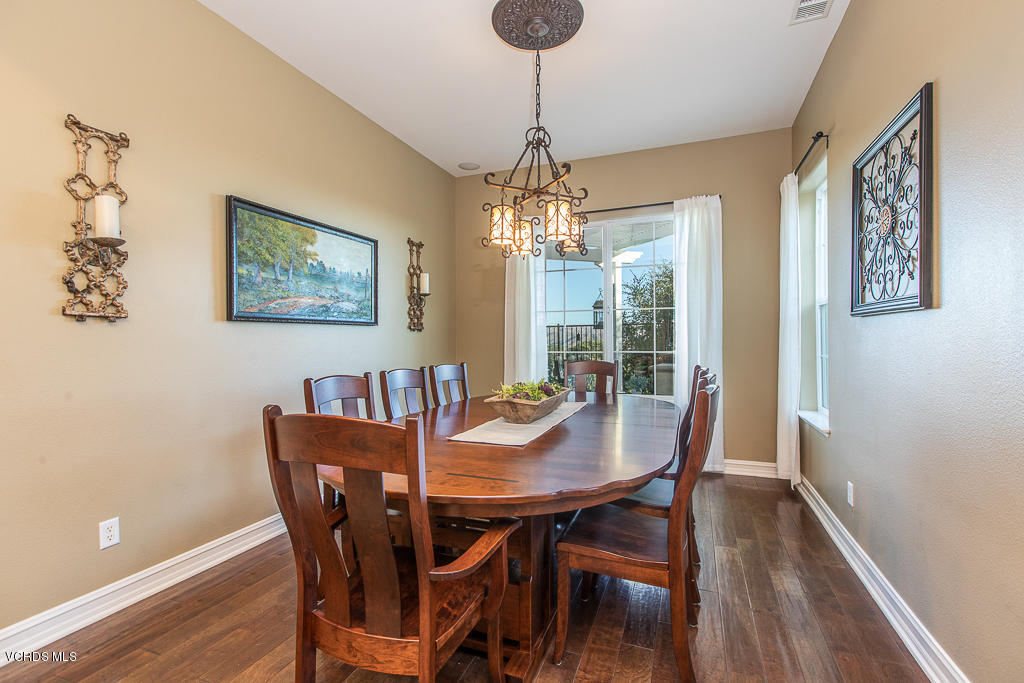 3729 Horizon Ridge Court Simi Valley, CA 93063 - Photo 9 of 70 3729 Horizon Ridge Court - HsH Prod.-41