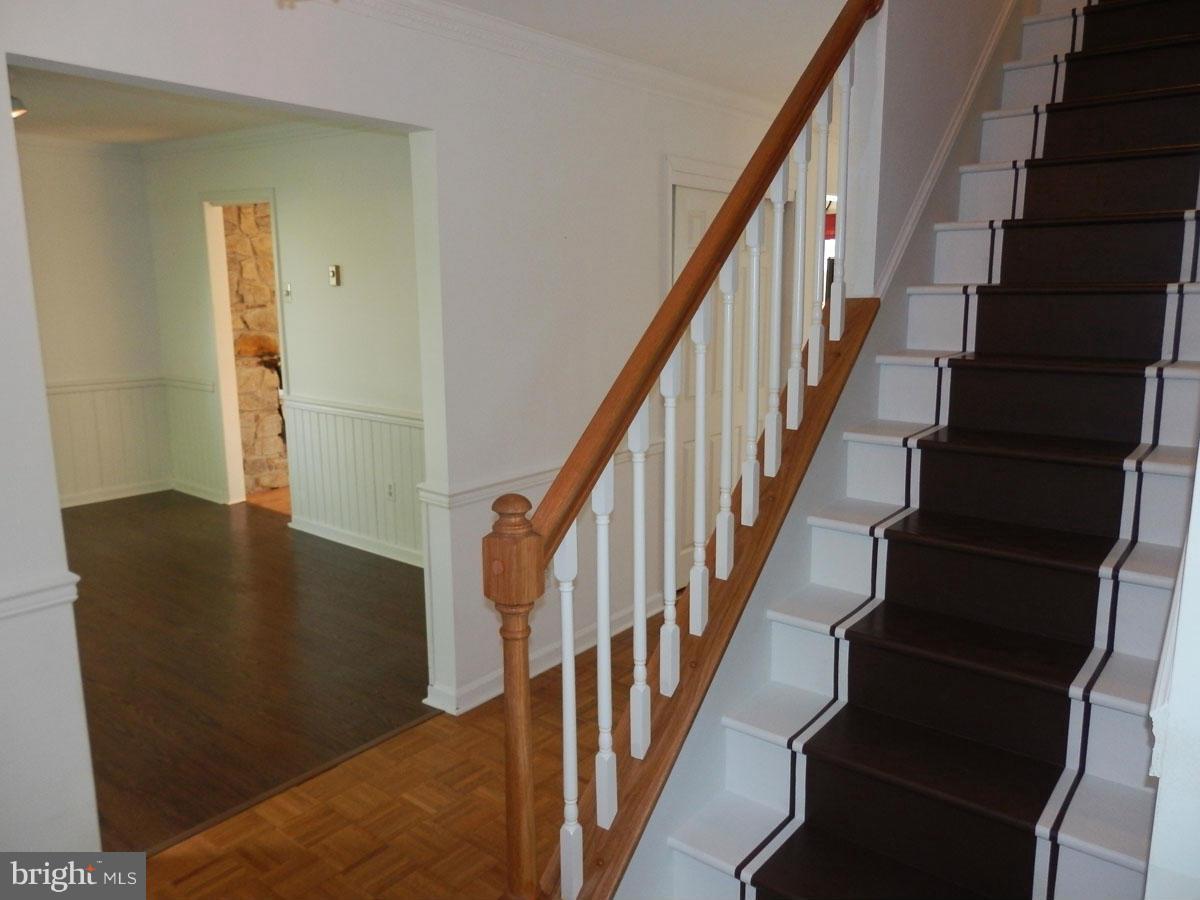 14512 Roddy Road Thurmont, MD 21788 - Photo 3 of 19 Entrance/Dining Room