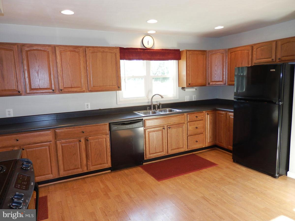 14512 Roddy Road Thurmont, MD 21788 - Photo 7 of 19 Updated Kitchen