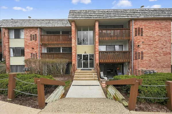 $169,800 | 2140 Pauline Boulevard, Unit 206, Ann Arbor, MI 48103