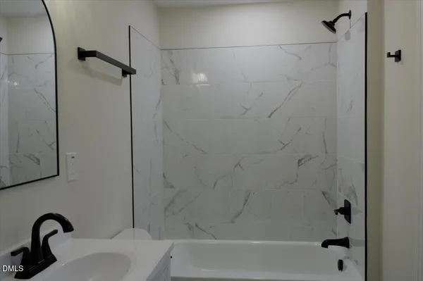 a view of empty room with window