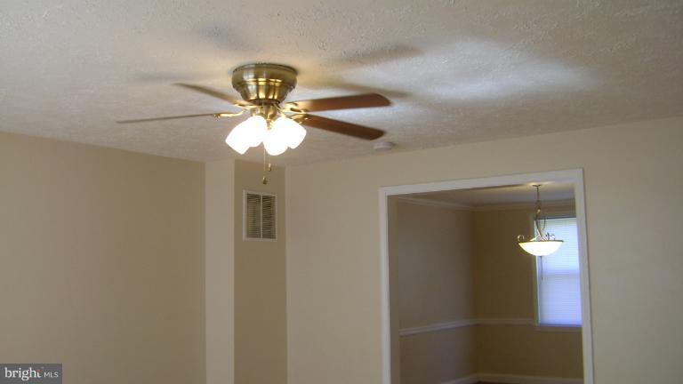 5504 Leith Road Baltimore, MD 21239 - Photo 3 of 27 Living Room