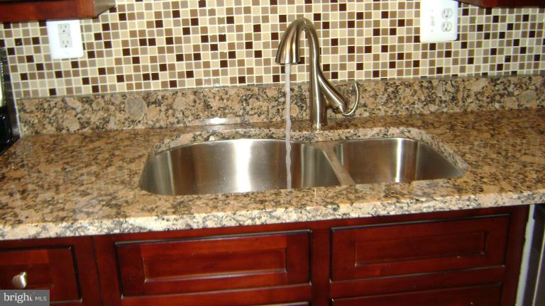 5504 Leith Road Baltimore, MD 21239 - Photo 10 of 27 Kitchen