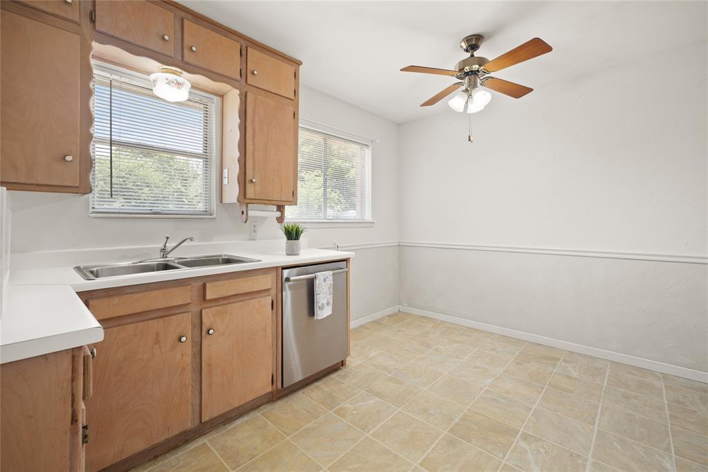 1332 Harrison Lane Hurst, TX 76053 - Photo 13 of 33