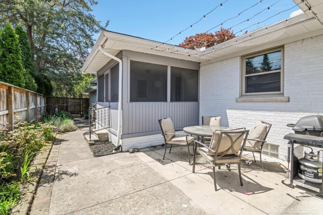 1177 Cadieux Road Grosse Pointe, MI 48230 - Photo 31 of 36 50108815-30.JPG