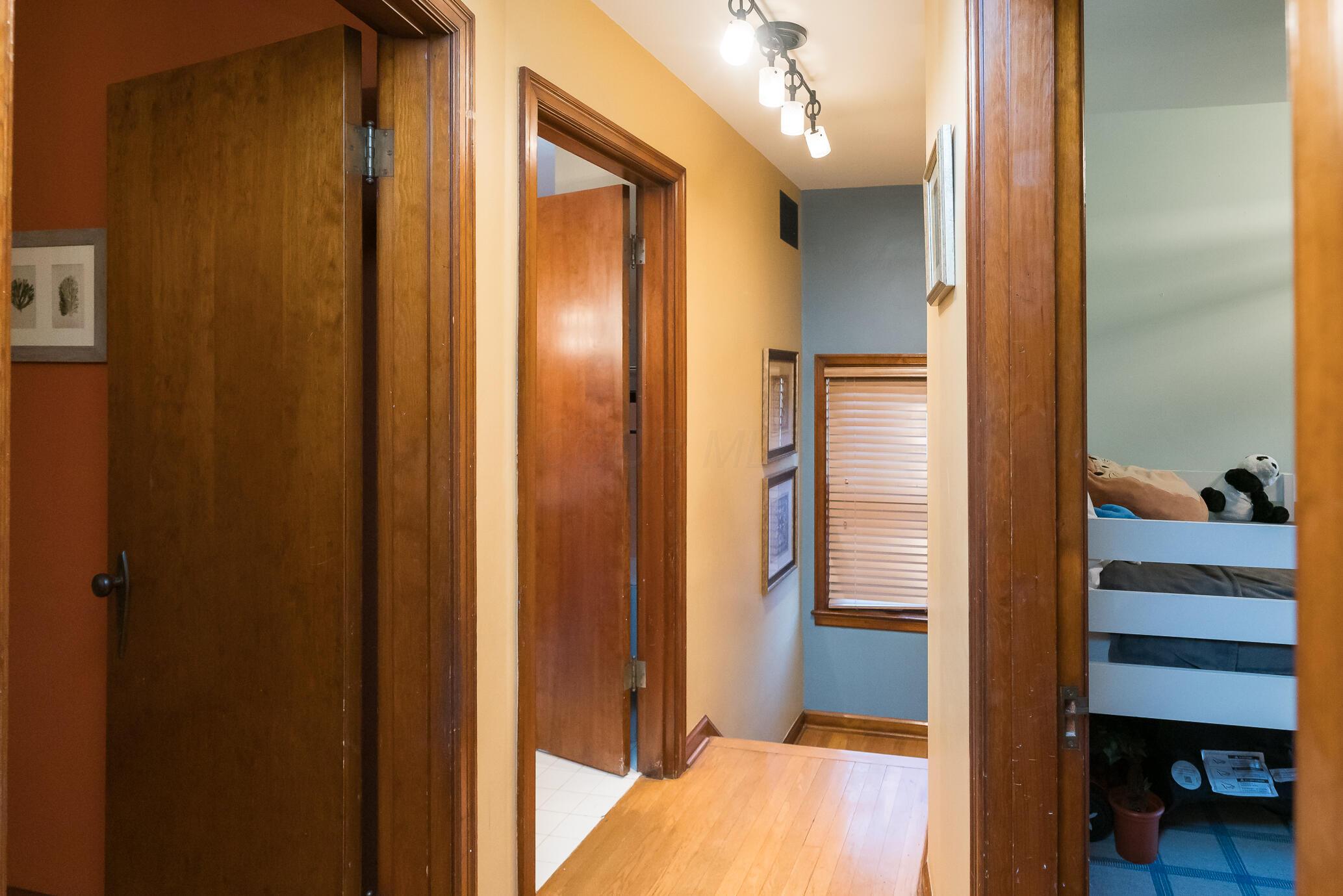 459 Tibet Road Columbus, OH 43202 - Photo 18 of 42 2nd floor hall