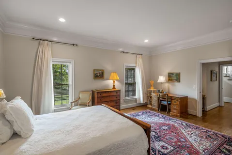 a en suite bathroom with a double vanity sink and a mirror