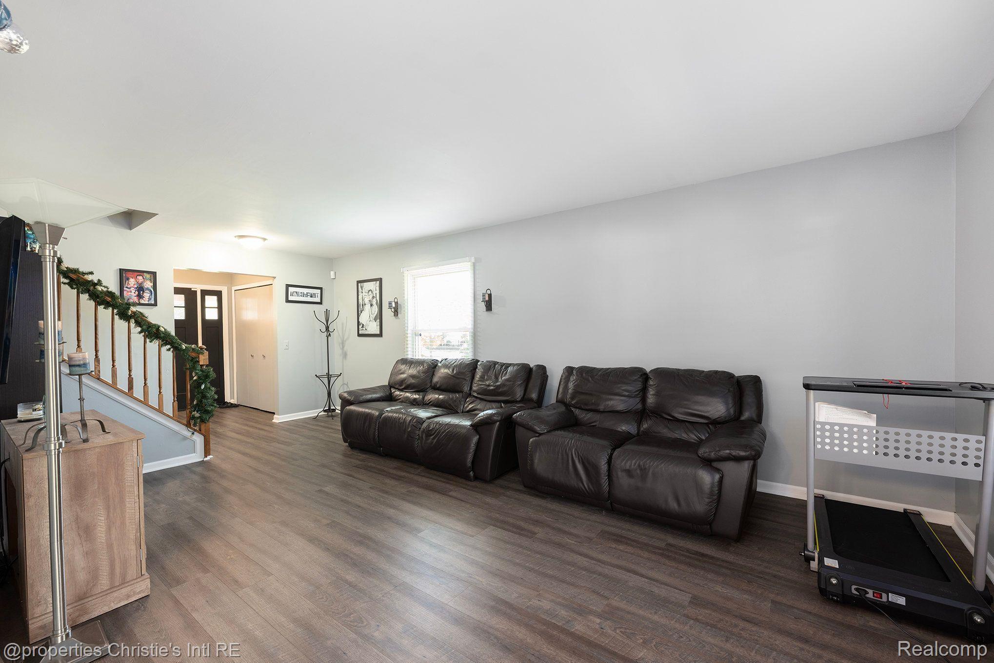 116 Regents Boulevard Troy, MI 48084 - Photo 4 of 38