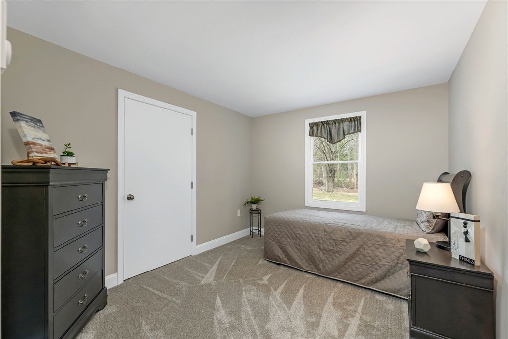 17 Abbey Road Raymond, NH 03077 - Photo 16 of 19 Gallery Image 16