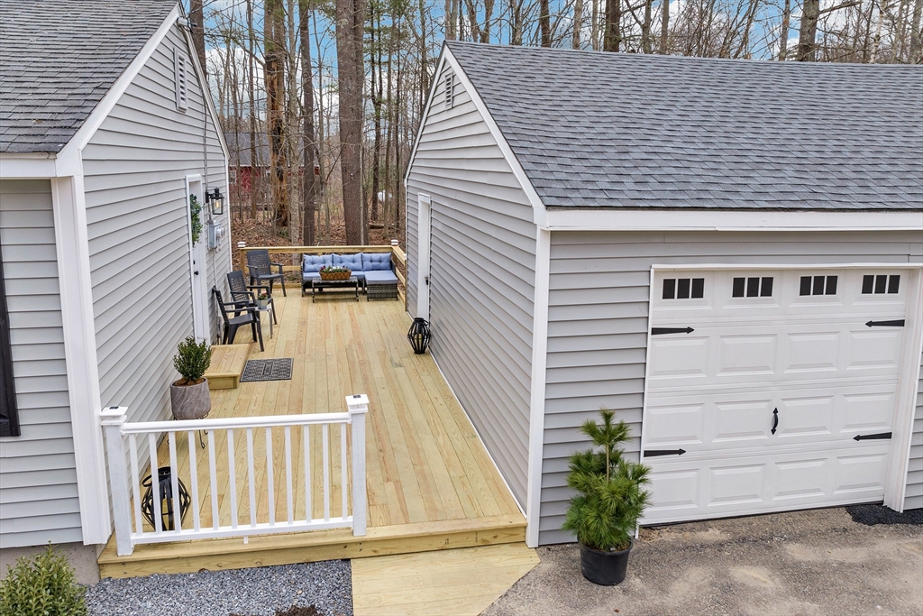 17 Abbey Road Raymond, NH 03077 - Photo 3 of 19 Gallery Image 3