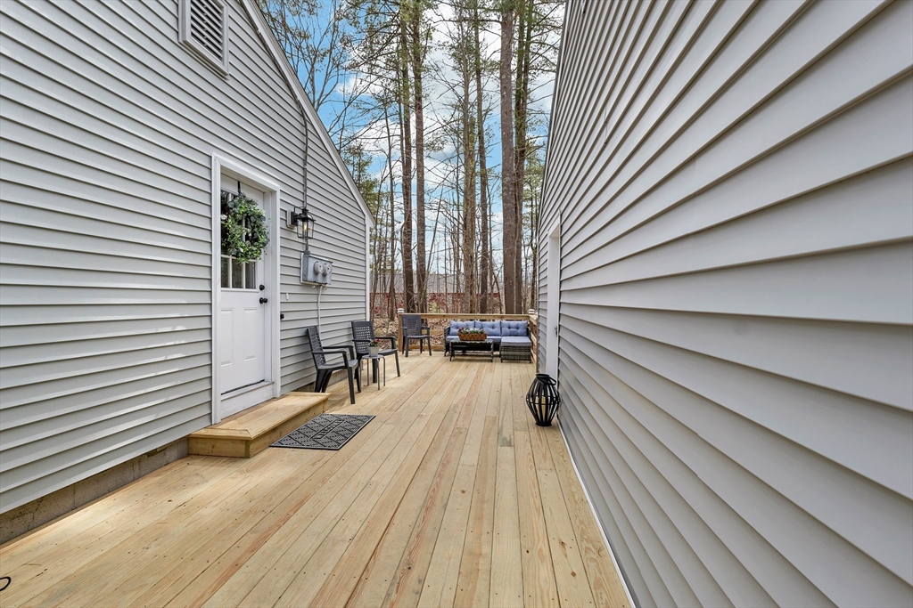 17 Abbey Road Raymond, NH 03077 - Photo 4 of 19 Gallery Image 4
