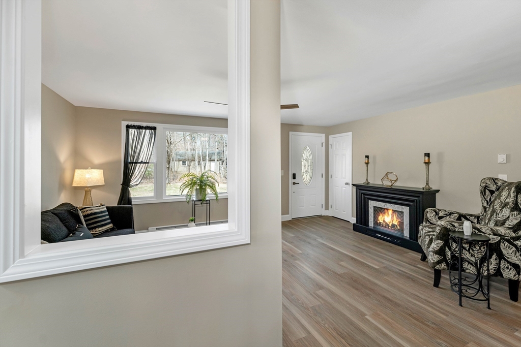 17 Abbey Road Raymond, NH 03077 - Photo 6 of 19 Gallery Image 6