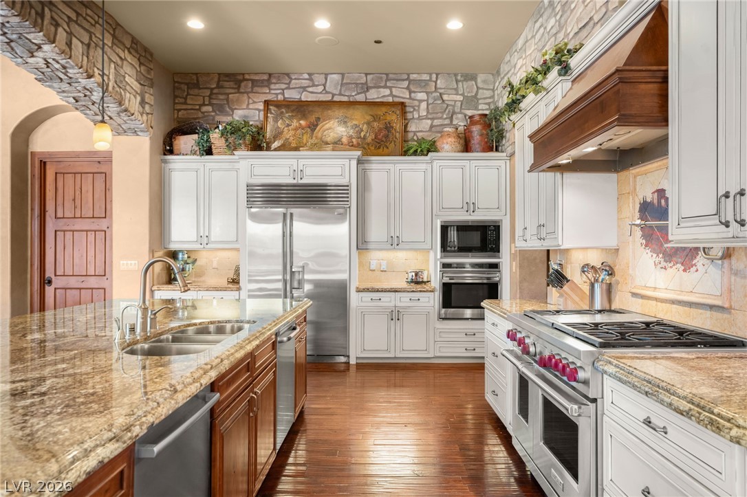 1065 Kratzer Circle Henderson, NV 89002 - Photo 12 of 62