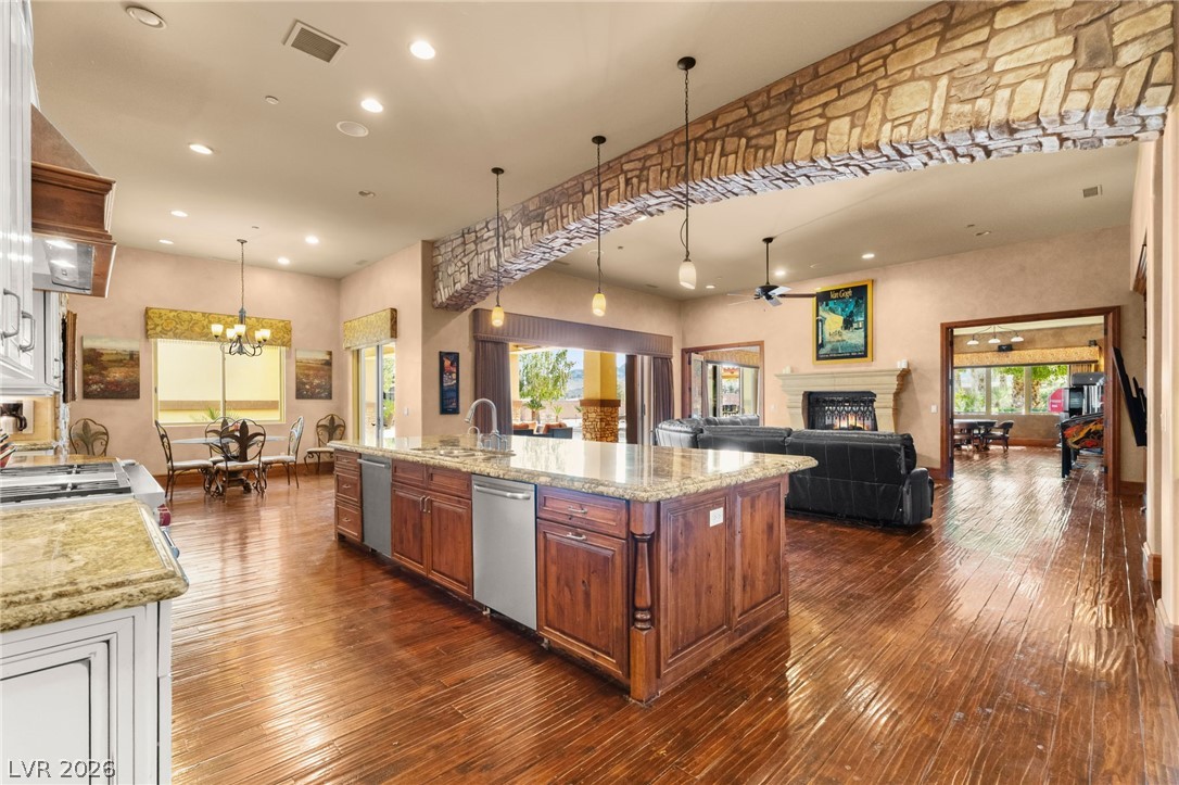 1065 Kratzer Circle Henderson, NV 89002 - Photo 14 of 62