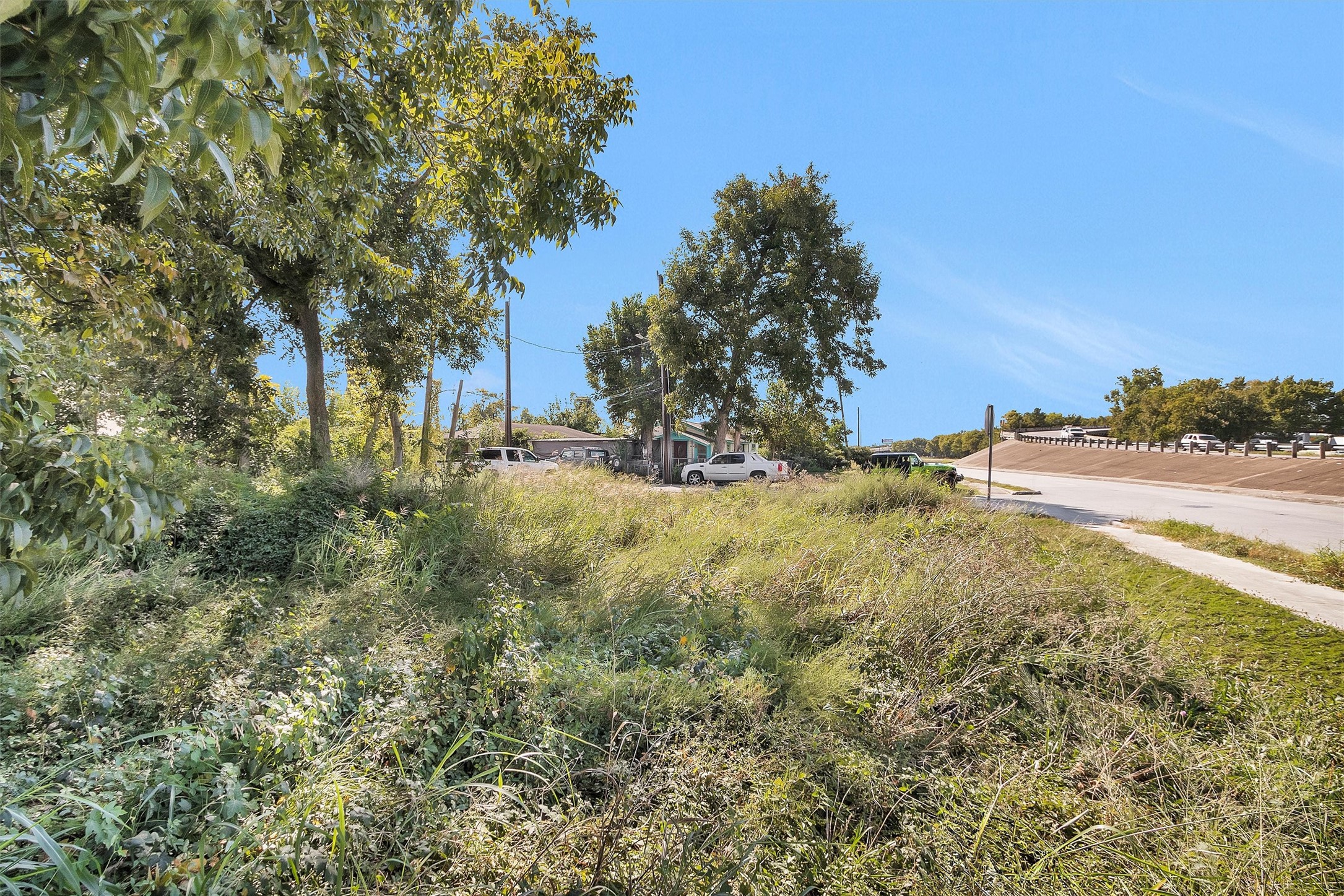 4844 Sayers Street Houston, TX 77026 - Photo 4 of 20 a view of outdoor space and trees