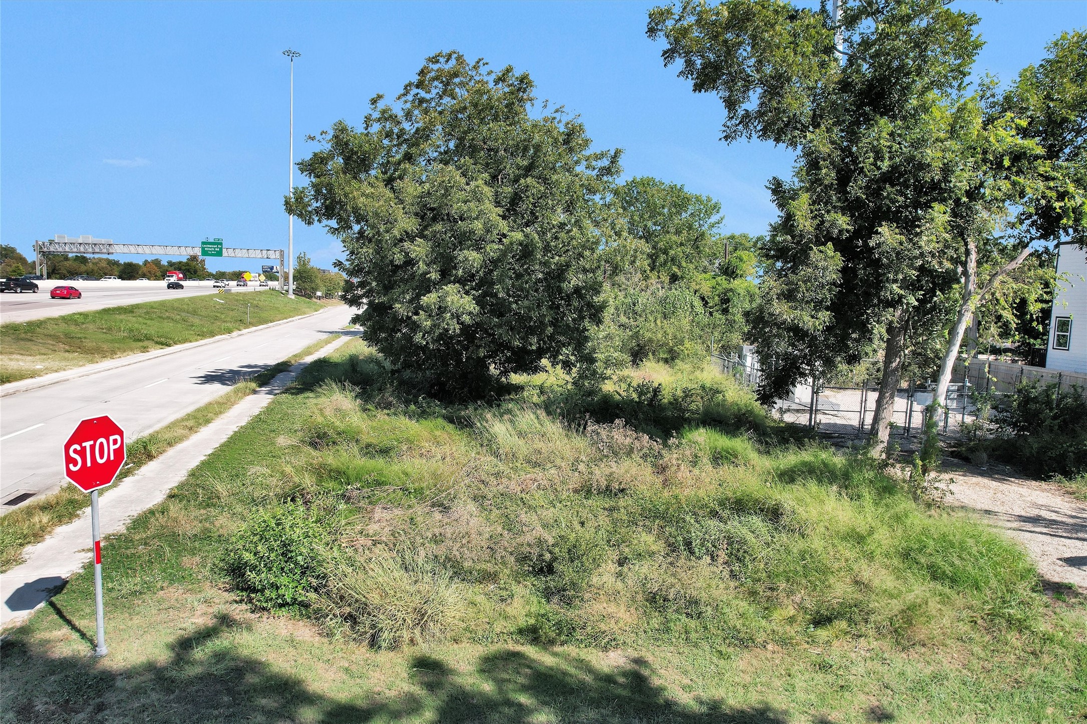 4844 Sayers Street Houston, TX 77026 - Photo 5 of 20 a view of outdoor space with garden and entertaining space