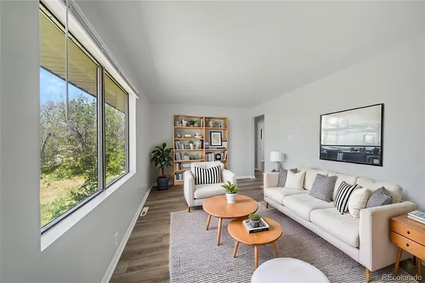$1,895 | 956 Macon Street, Aurora, CO 80010