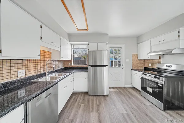 $1,895 | 956 Macon Street, Aurora, CO 80010