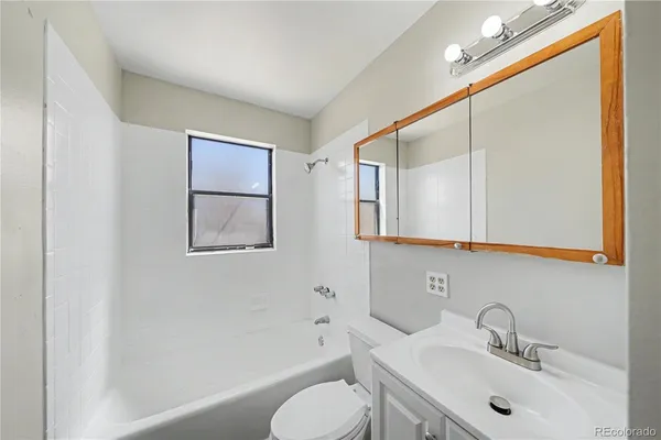$1,895 | 956 Macon Street, Aurora, CO 80010