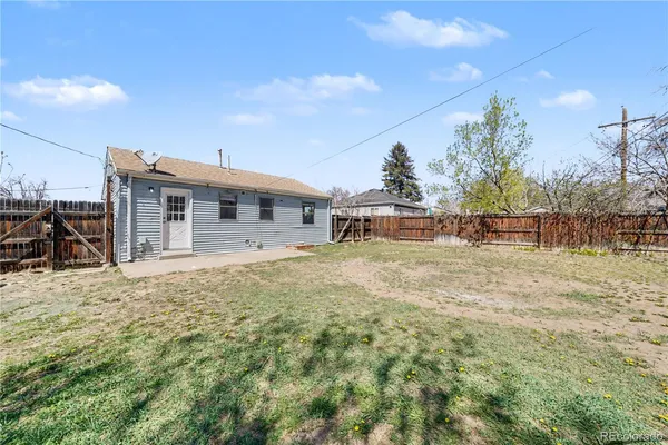 $1,895 | 956 Macon Street, Aurora, CO 80010