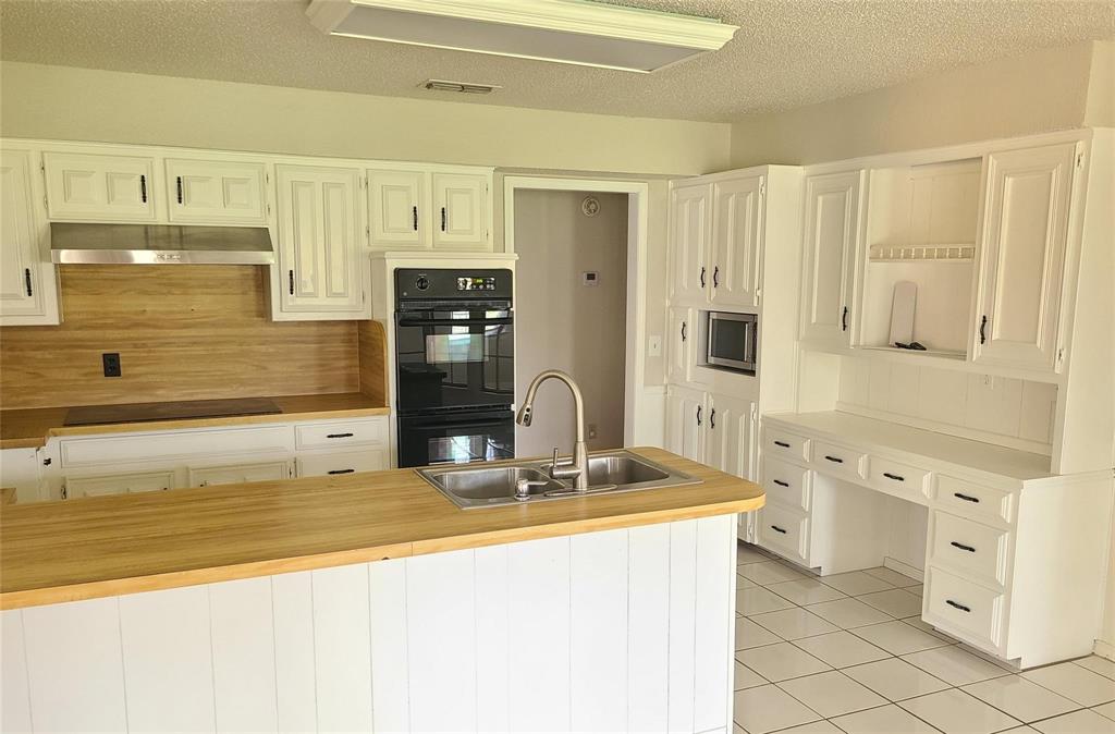 7519 Ravenswood Road Granbury, TX 76049 - Photo 16 of 37