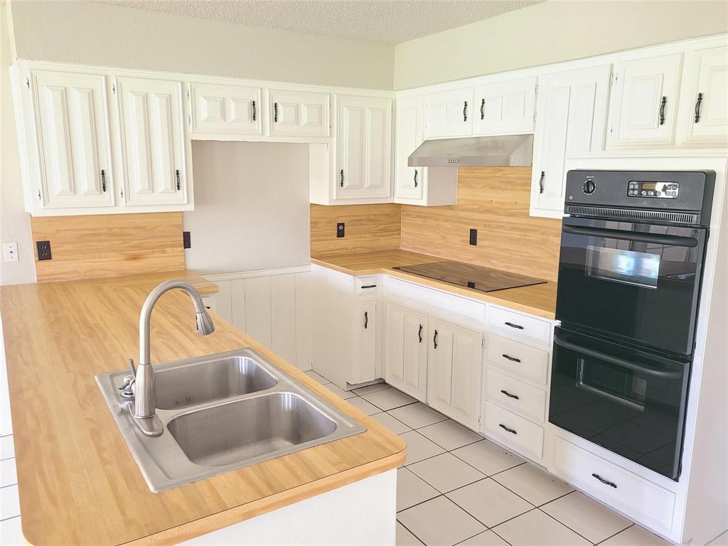 7519 Ravenswood Road Granbury, TX 76049 - Photo 19 of 37