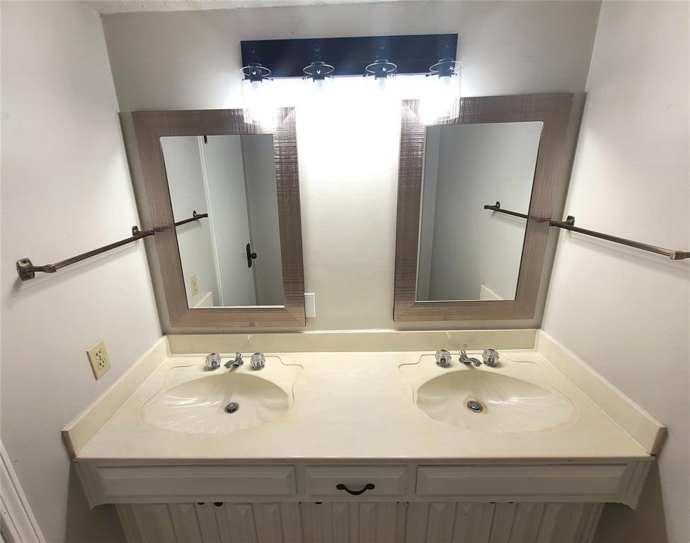 7519 Ravenswood Road Granbury, TX 76049 - Photo 23 of 37