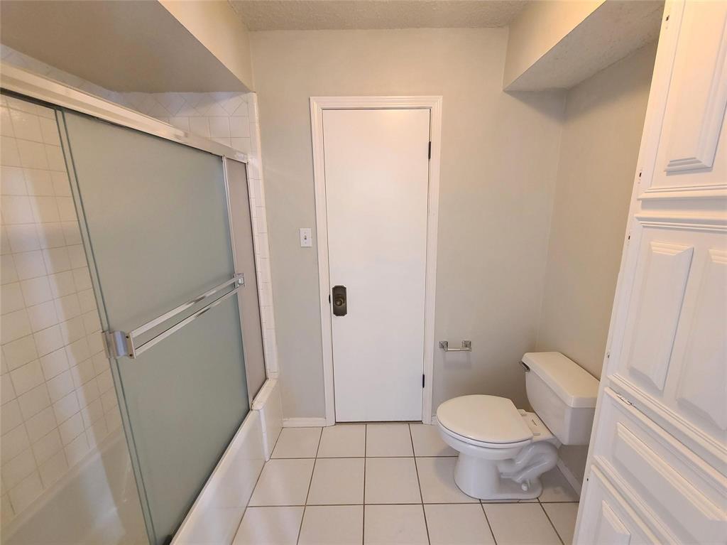 7519 Ravenswood Road Granbury, TX 76049 - Photo 24 of 37 Garage