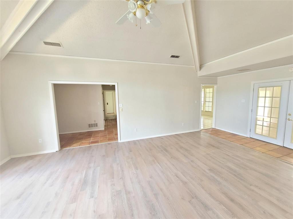 7519 Ravenswood Road Granbury, TX 76049 - Photo 6 of 37