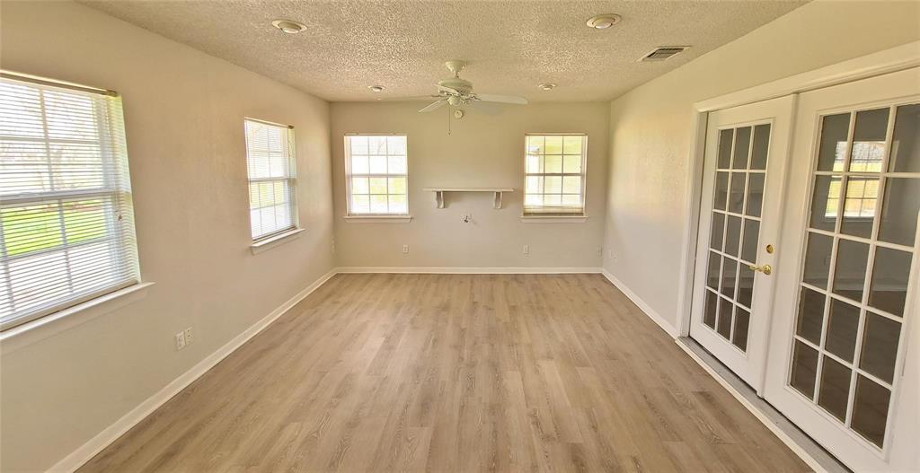 7519 Ravenswood Road Granbury, TX 76049 - Photo 10 of 37