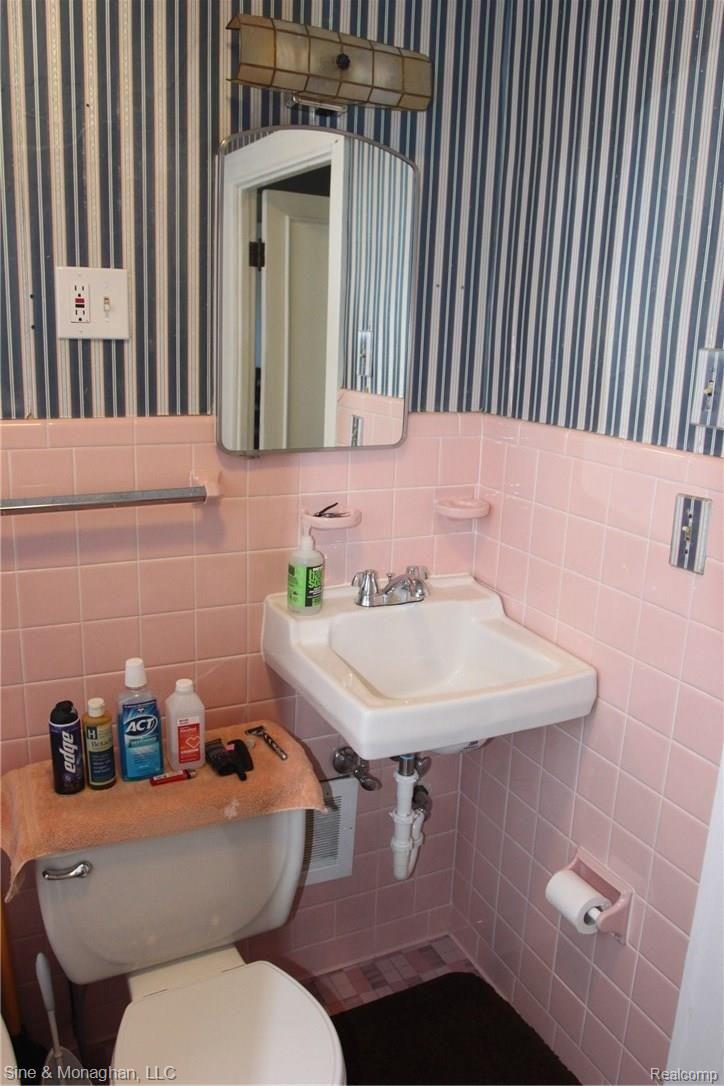 205 Muir Road Grosse Pointe, MI 48236 - Photo 18 of 60 IMG_5088.JPG