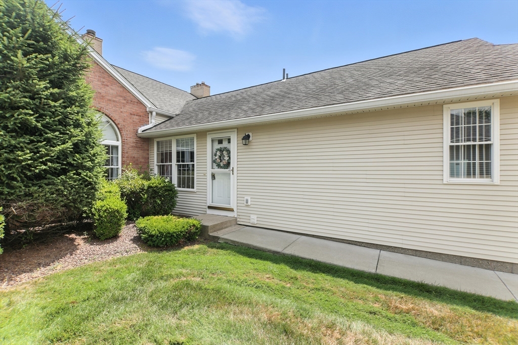 17 Castle Hills Road, Unit G Agawam, MA 01001 - Photo 2 of 41 Gallery Image 2