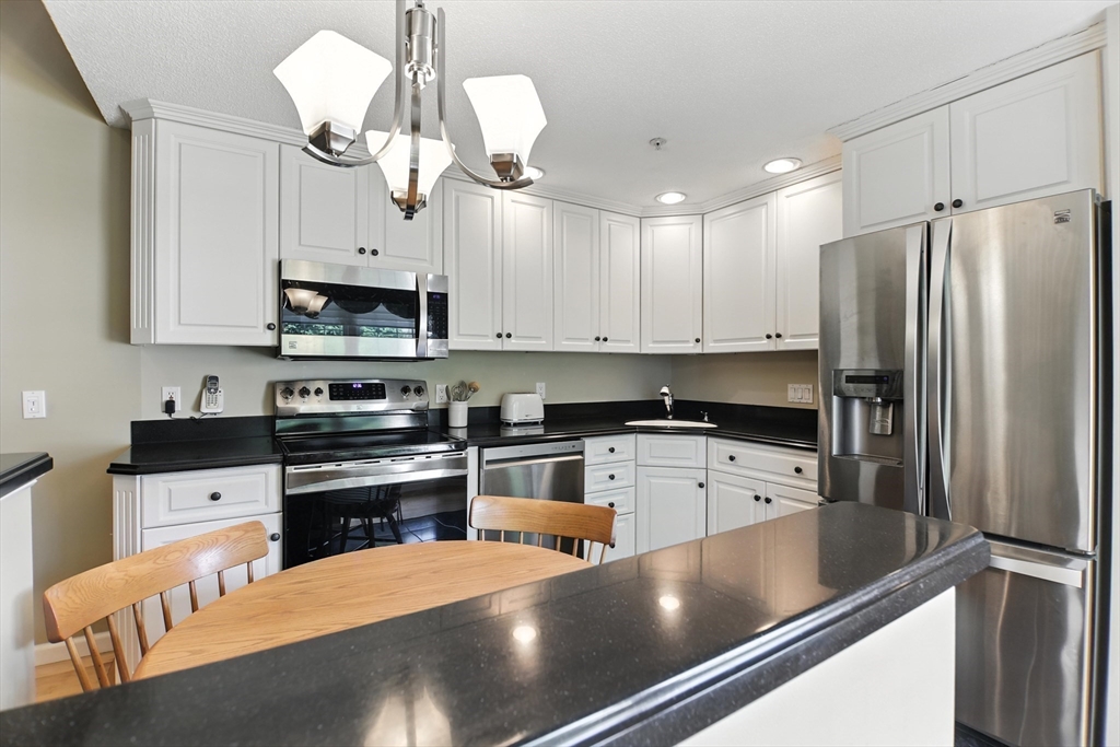 17 Castle Hills Road, Unit G Agawam, MA 01001 - Photo 4 of 41 Gallery Image 4